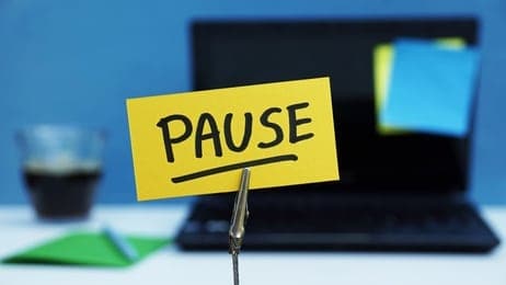 Pause written on a memo at the office